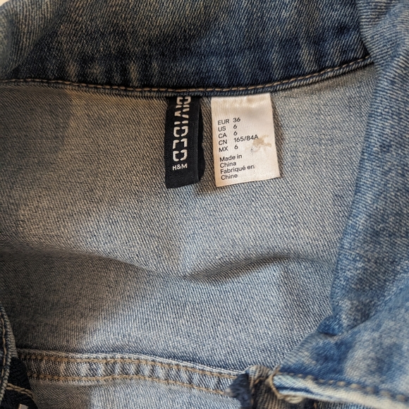H&M light wash jean jacket - Picture 4 of 4